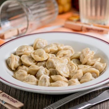 Пельмені з яловичиною та свининою відварні