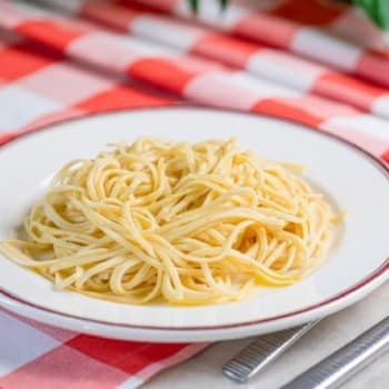 Яєчна локшина з маслом