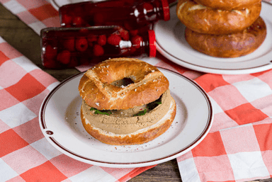 Одеський бублик з паштетом з печінкою курчати