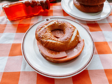 Одеський бублик з ковбасою