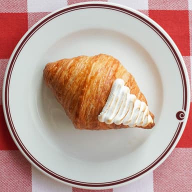 Круасан із солоною карамеллю