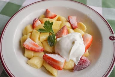 Ледачі вареники з фруктами (сезонні)