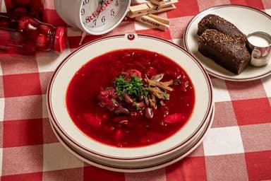 Борщ пісний з білими грибами та квасолею