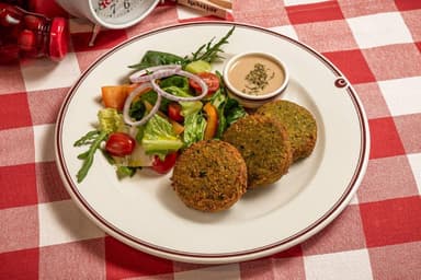 Котлети з нуту із салатом