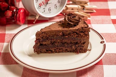 Пиріг шоколадний з вишнею